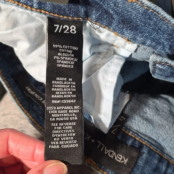 Kendall + Kylie shorts - Picture 9 of 9